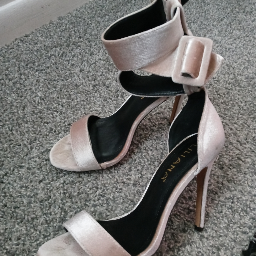 Heels - Picture 2 of 2
